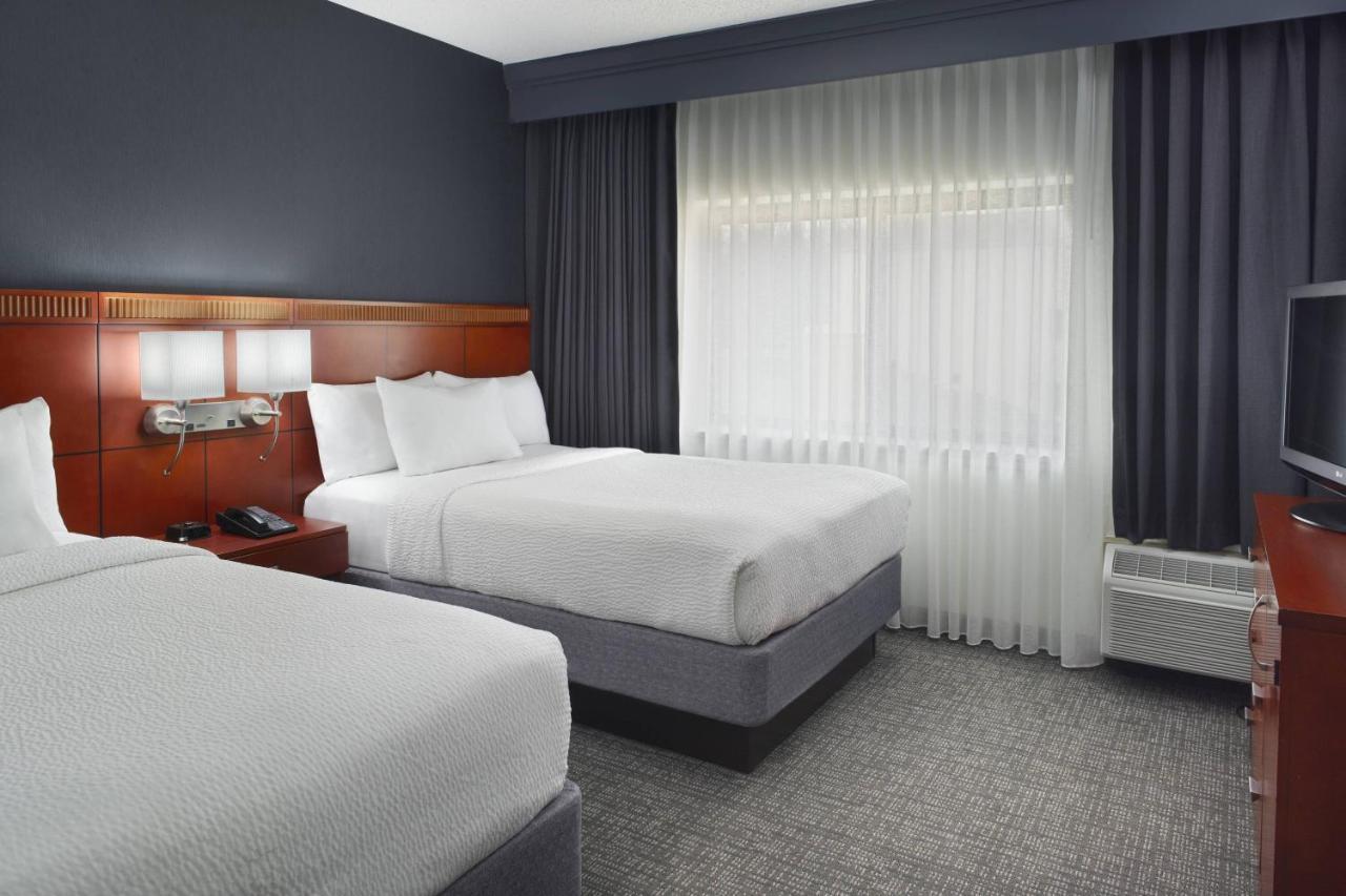 Готель Courtyard Charlotte Arrowood Екстер'єр фото