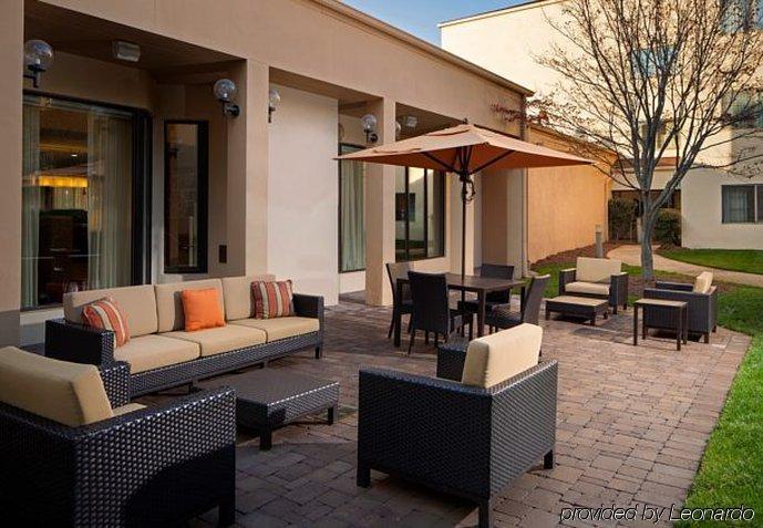 Готель Courtyard Charlotte Arrowood Екстер'єр фото