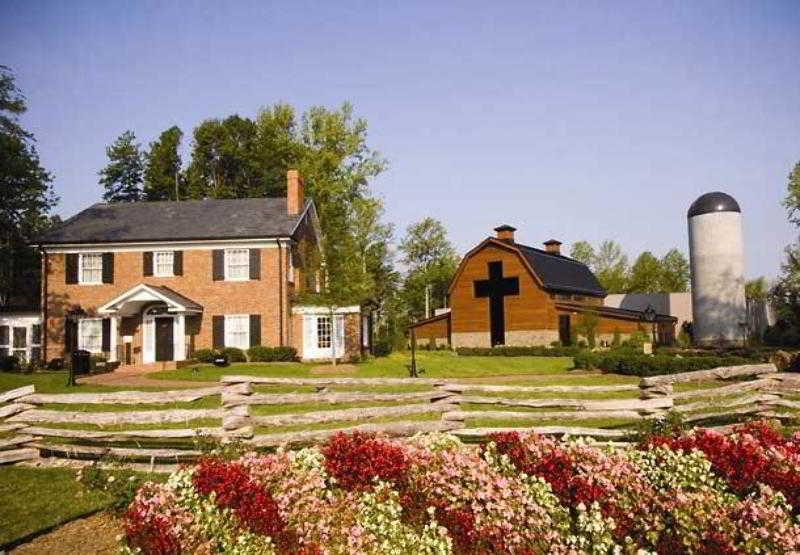 Готель Courtyard Charlotte Arrowood Екстер'єр фото