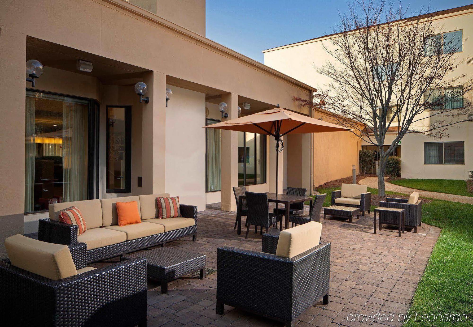 Готель Courtyard Charlotte Arrowood Екстер'єр фото