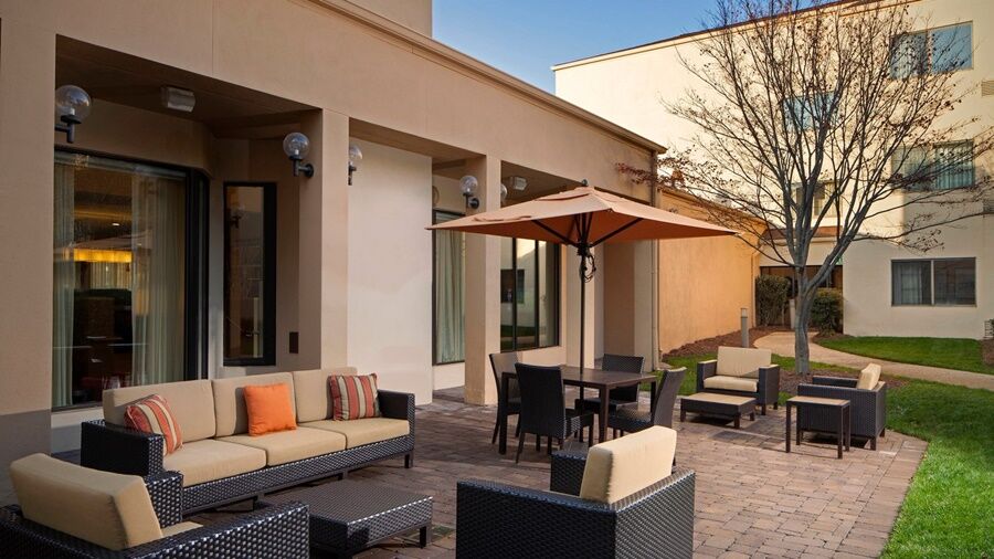 Готель Courtyard Charlotte Arrowood Екстер'єр фото